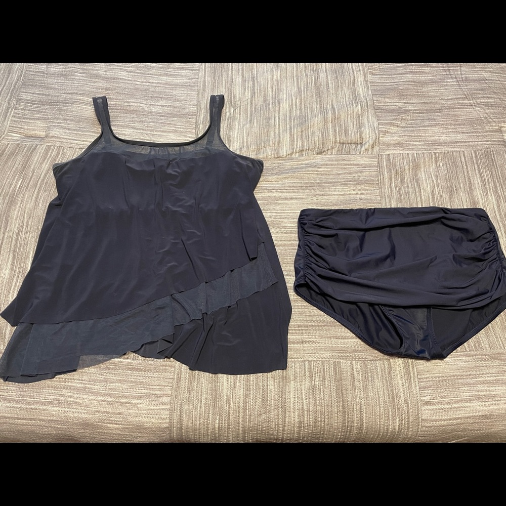 Miraclesuit Illusionist Top, sz16 and Solid Retro Bottom, sz14, in Midnight Blue